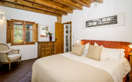 Bedroom 4: master bedroom (king sized)